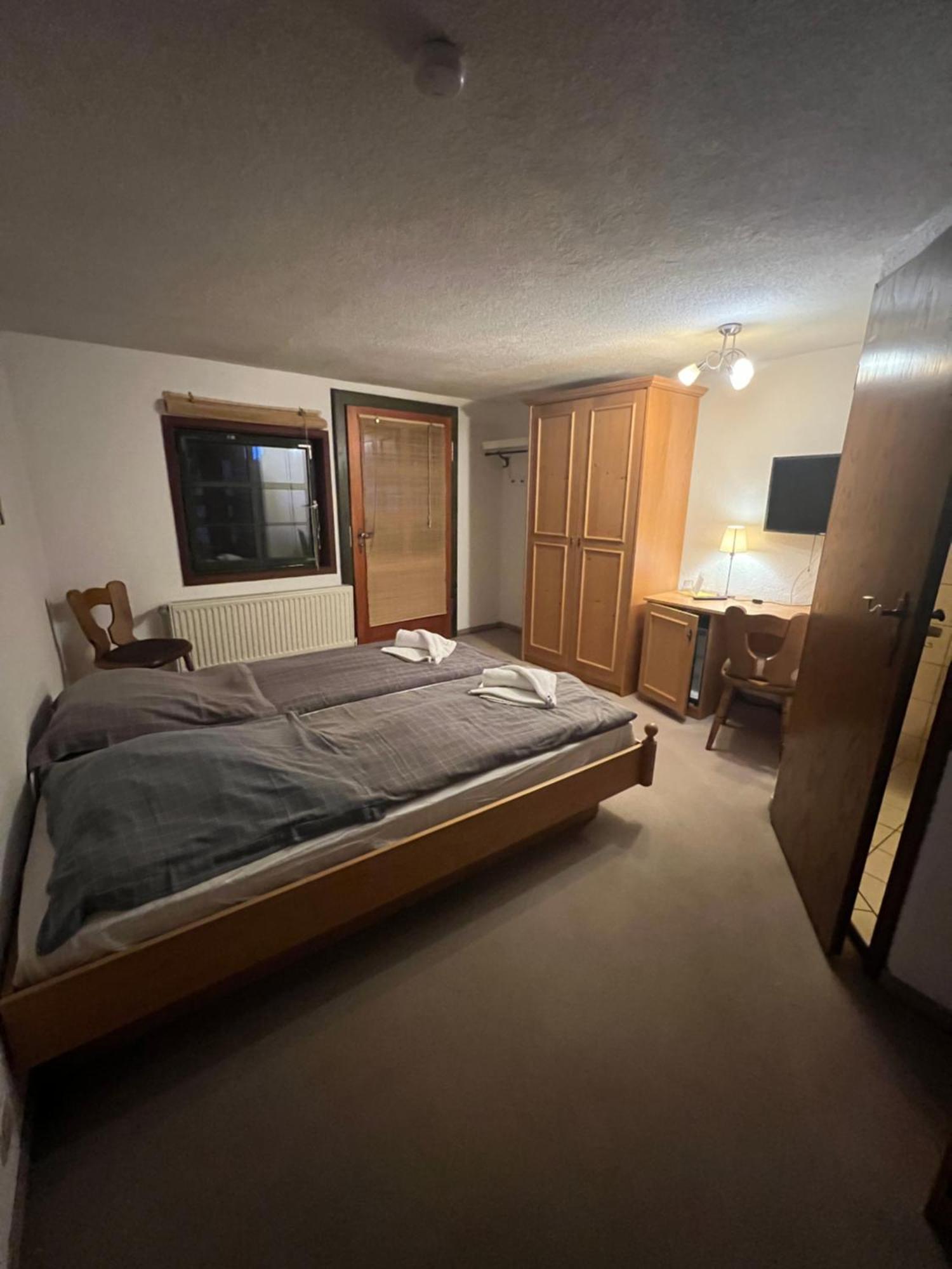 Hotel Erfurter Kreuz Kirchheim  Exteriör bild