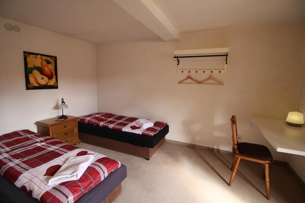 Hotel Erfurter Kreuz Kirchheim  Exteriör bild