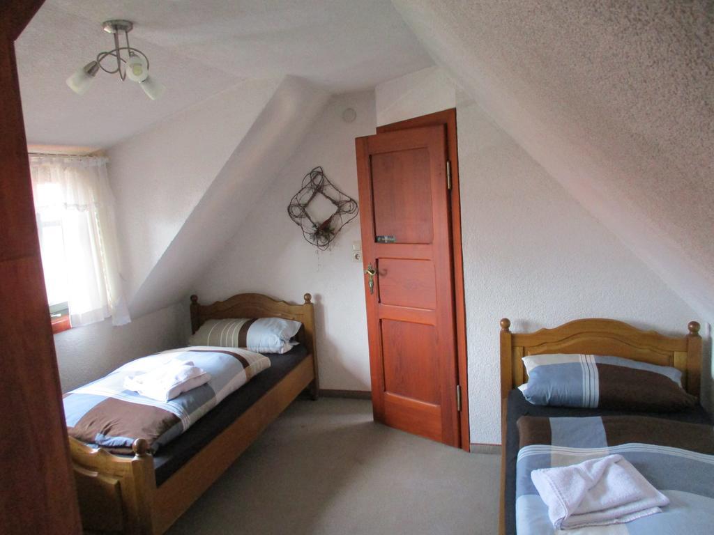 Hotel Erfurter Kreuz Kirchheim  Exteriör bild