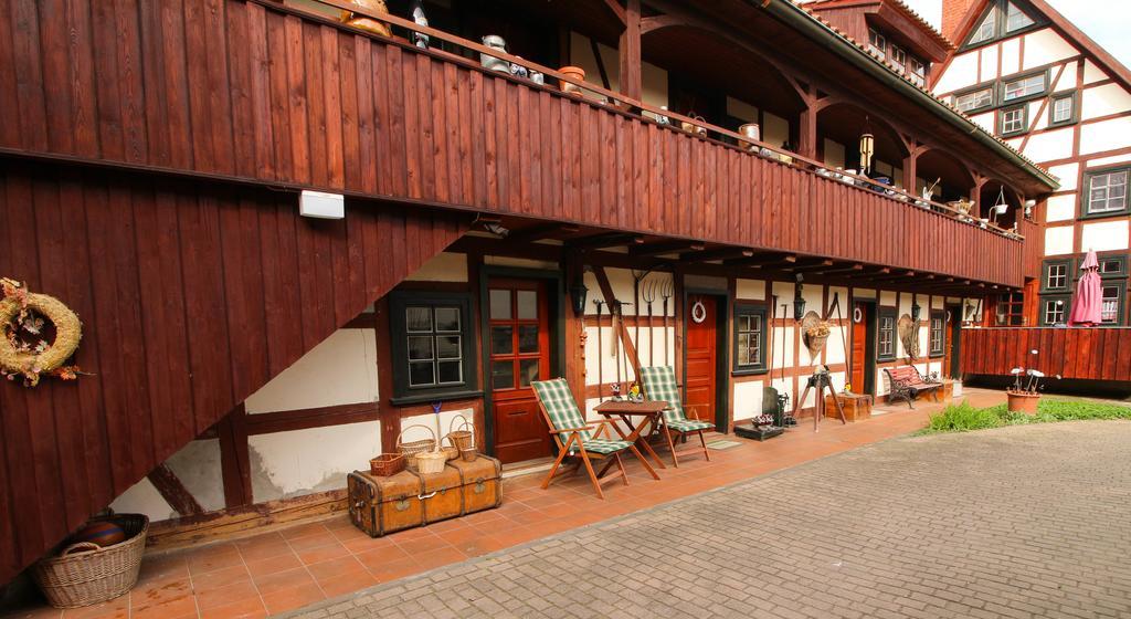 Hotel Erfurter Kreuz Kirchheim  Exteriör bild