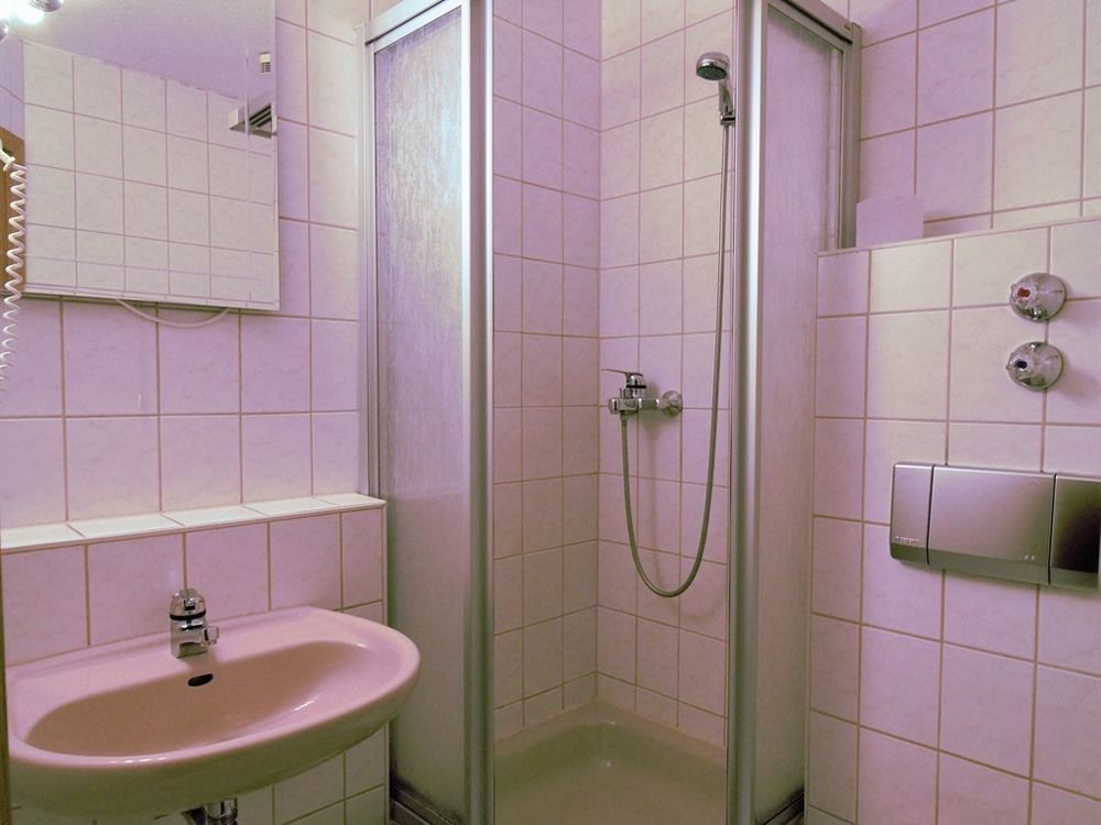 Hotel Erfurter Kreuz Kirchheim  Exteriör bild
