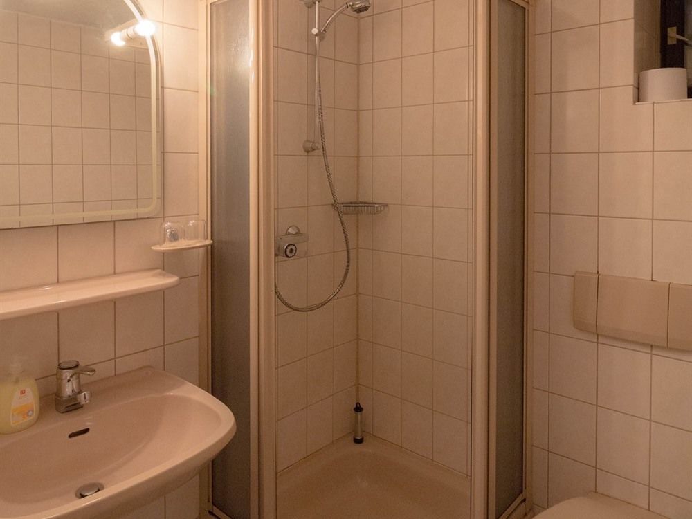 Hotel Erfurter Kreuz Kirchheim  Exteriör bild